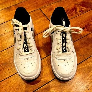 Nike Air sneakers like new!